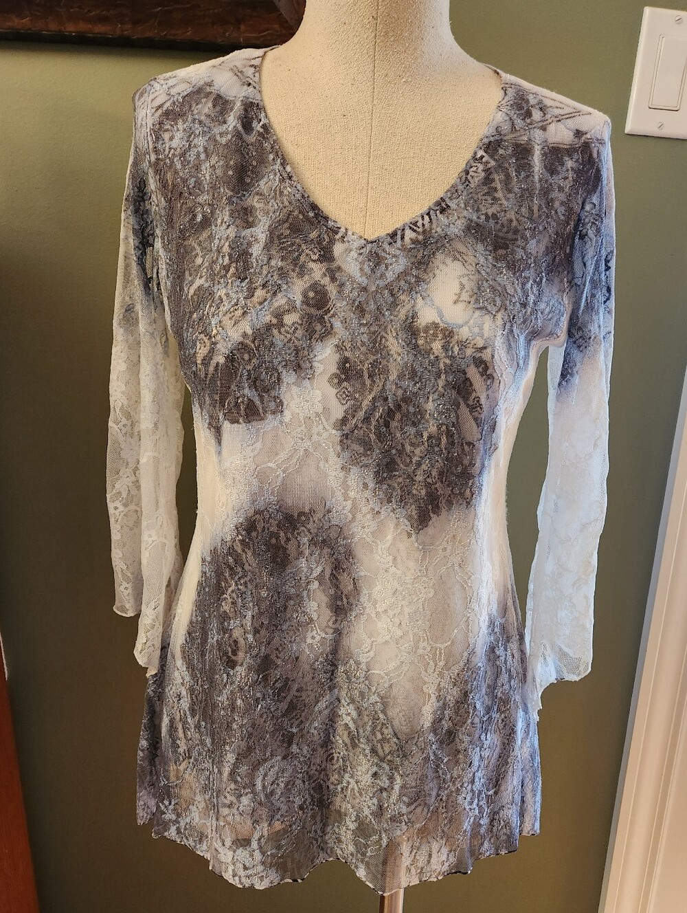 Lace Overlay V-Neck Tunic Top in Gray,  and White